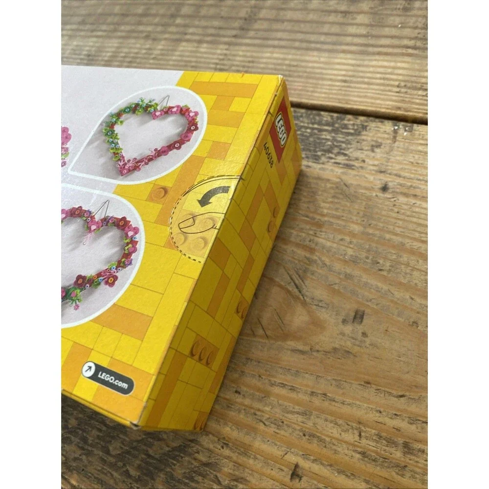 LEGO Heart Ornament Building Set - Creative Décor for Ages 9+ - 40638